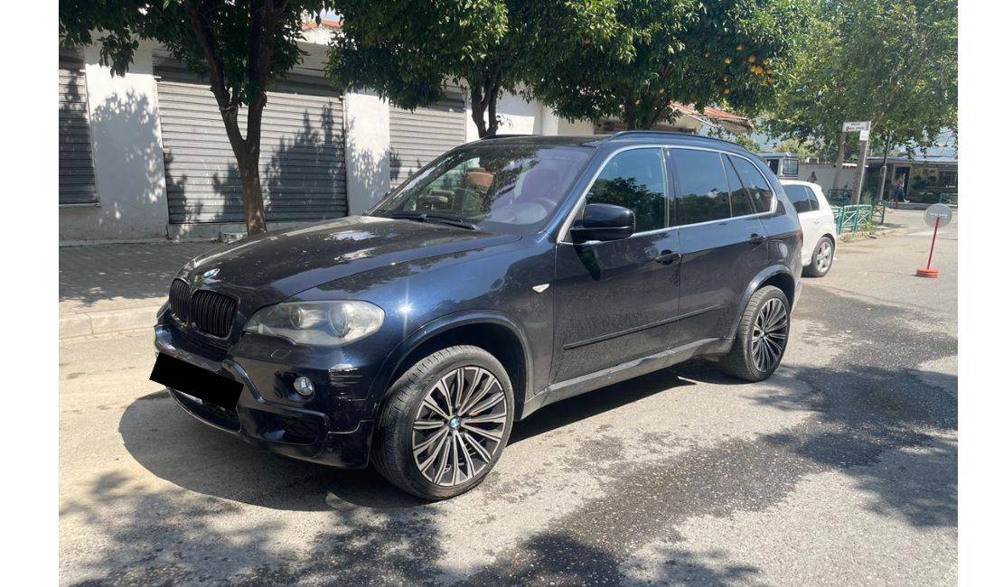 Jepet Makina me Qera BMW X5 duke nisur per 65 Euro Dita. Aeroport Rinas