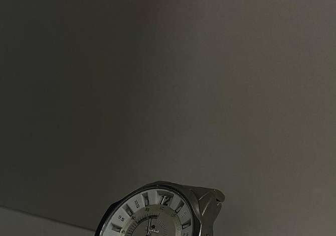 Veshje dhe Aksesor per te Rritur ne Tirane - 60 Euro