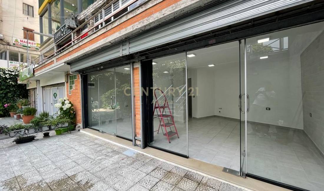 Ambient Biznesi Ne Shitje, Pallati Me Shigjeta