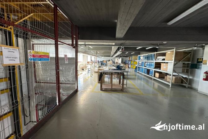 Ambiente Commerciale in Affitto 4+1 a Tirana - 6,400 Euro