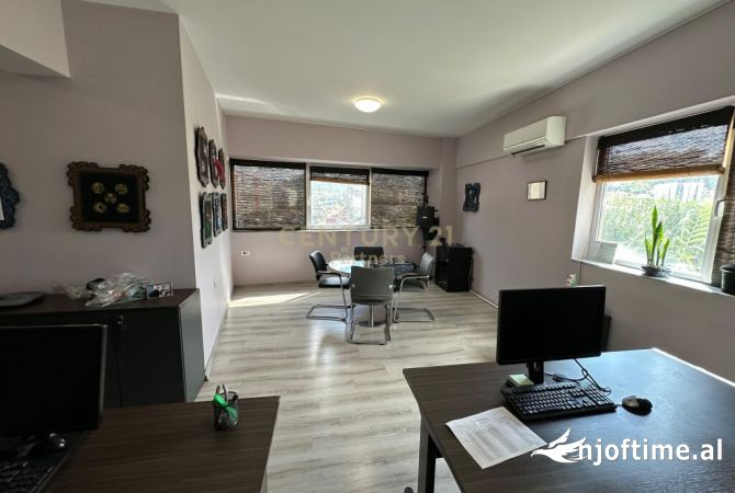 Magazine Me Qira Ne Prush, 1600 m2