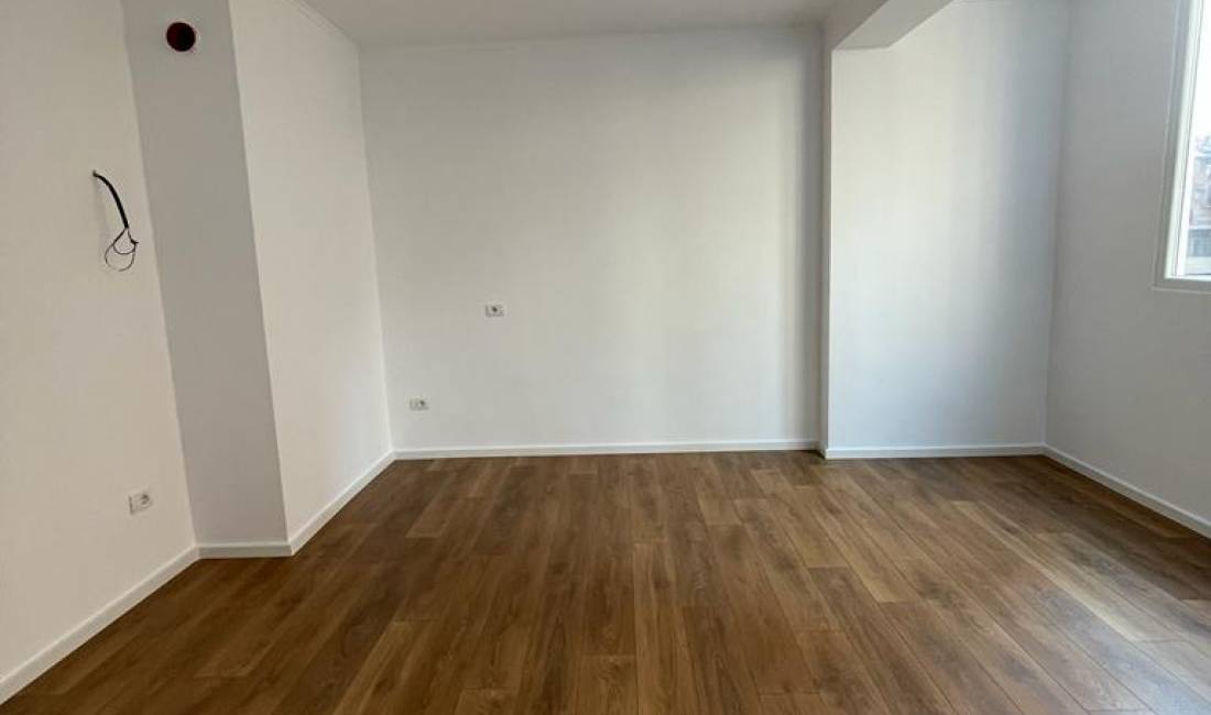 Qera Ambient ZYRE.Rr Bardhyl (prane Qendres) 430 Euro