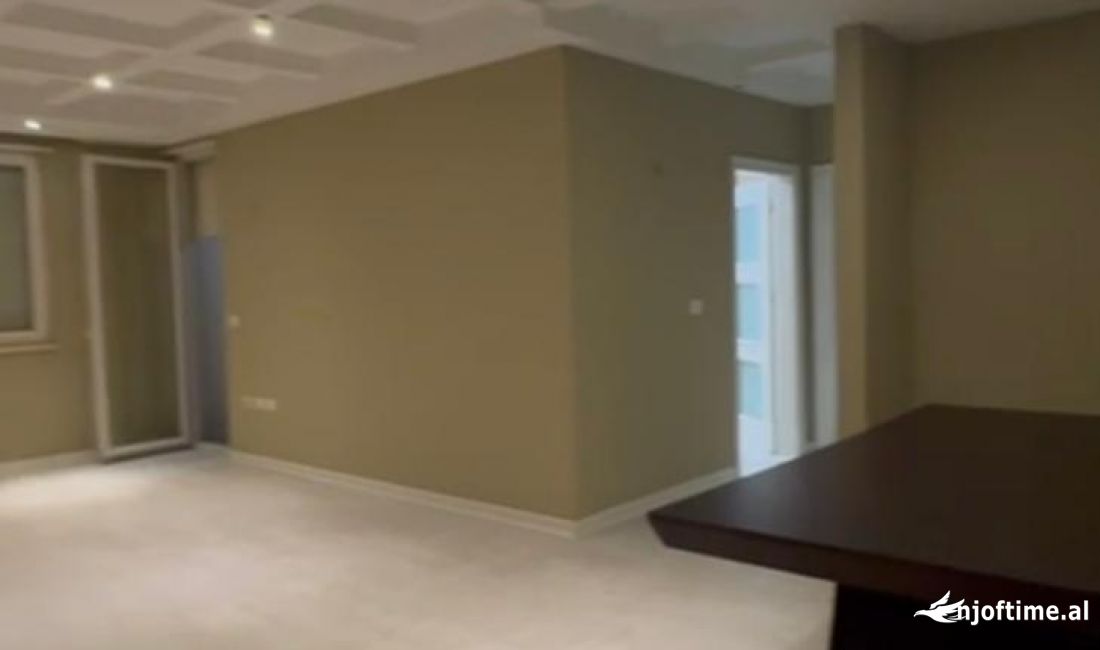 Qera Dyqan -Fasad xhami ,kati 0 ish -Parku Autobuzave .450 Euro