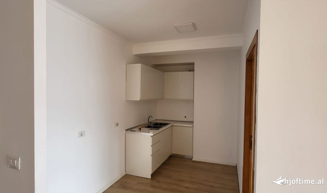 Appartamento in vendita a Tirana 2+1, Arredato