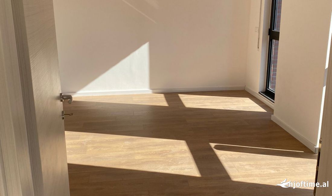 Qera 2+1+2 Per Zyre Myslym shyre.