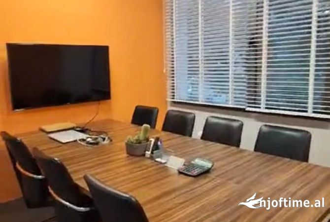 Ambiente Commerciale in Affitto 3+1 a Tirana - 950 Euro