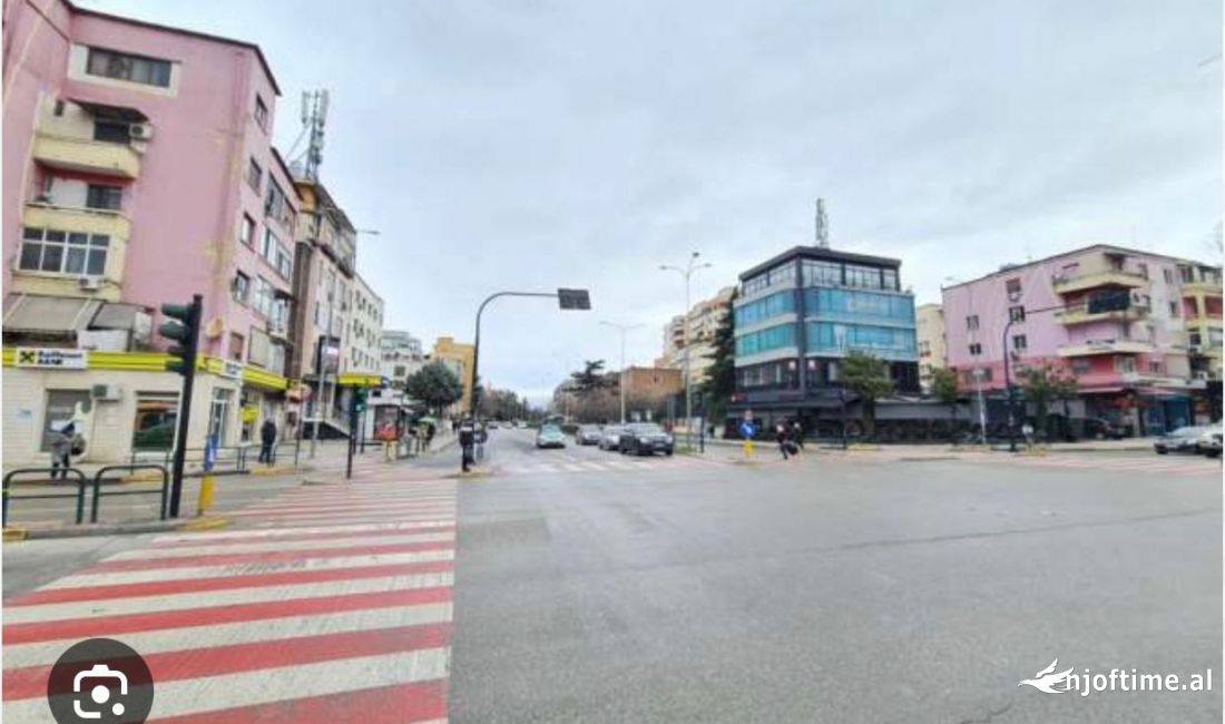 21-Dhjetori Ambient Zyre Rr. Kryesore.