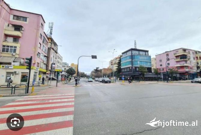 21-Dhjetori Ambient Zyre Rr. Kryesore.