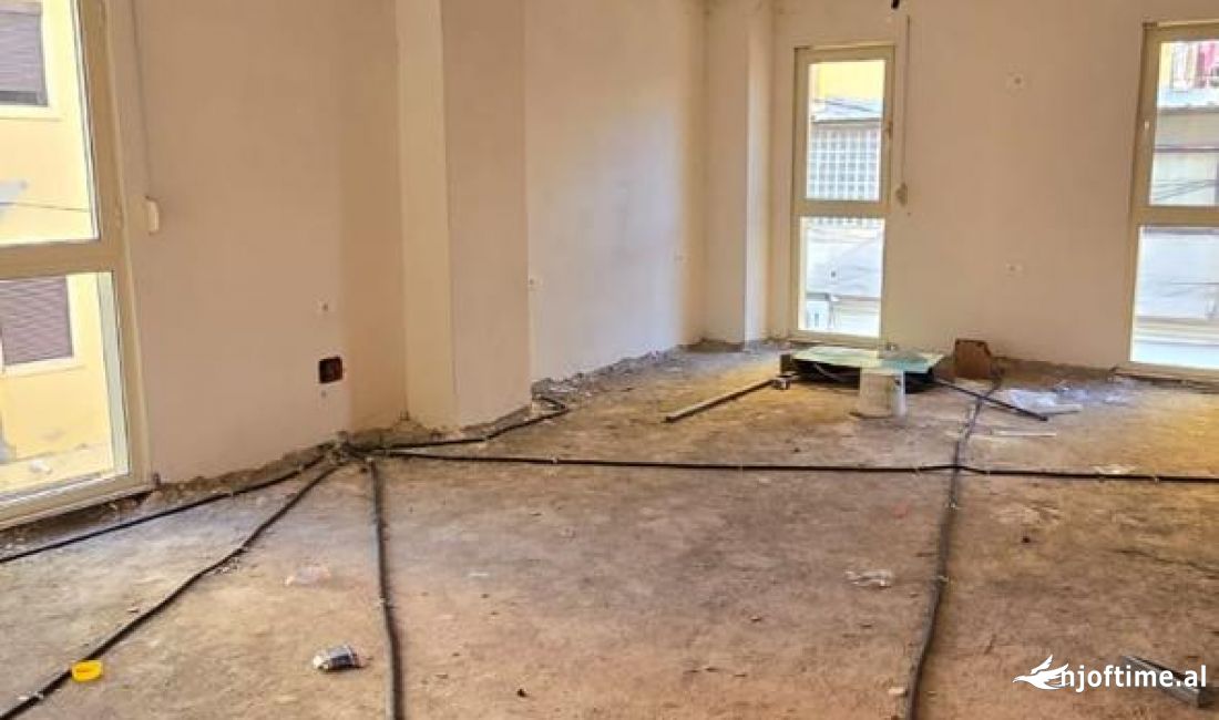 Appartamento in vendita a Tirana 2+1, Arredato