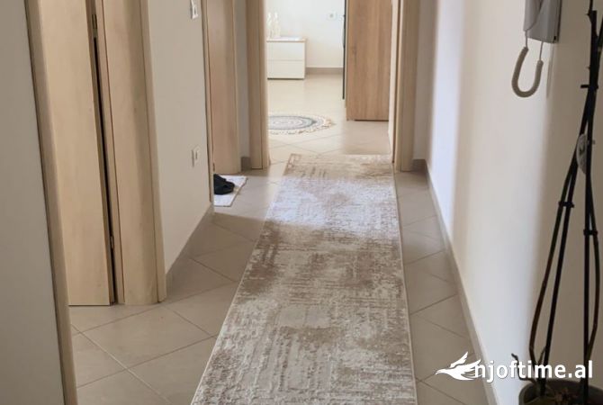 Shitet 3+1 Rruga Kosovarve . Me Hipotek