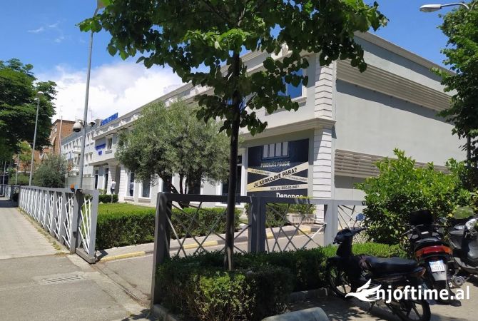 Ambiente Commerciale in Affitto 3+1 a Tirana - 600 Euro