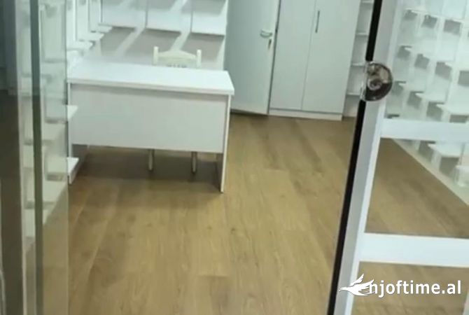 Ambiente Commerciale in Affitto 1+1 a Tirana - 500 Euro