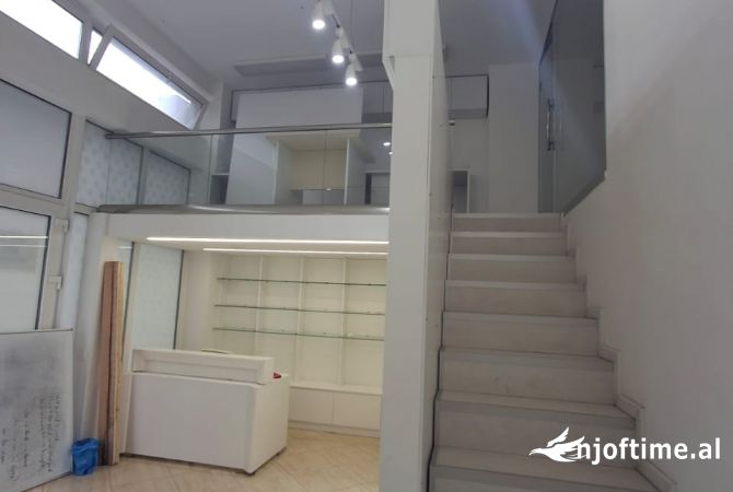 Ambiente Commerciale in Affitto 1+1 a Tirana - 400 Euro