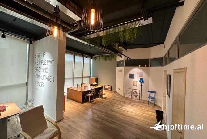 Ambiente Commerciale in Affitto 3+1 a Tirana - 10,000 Euro