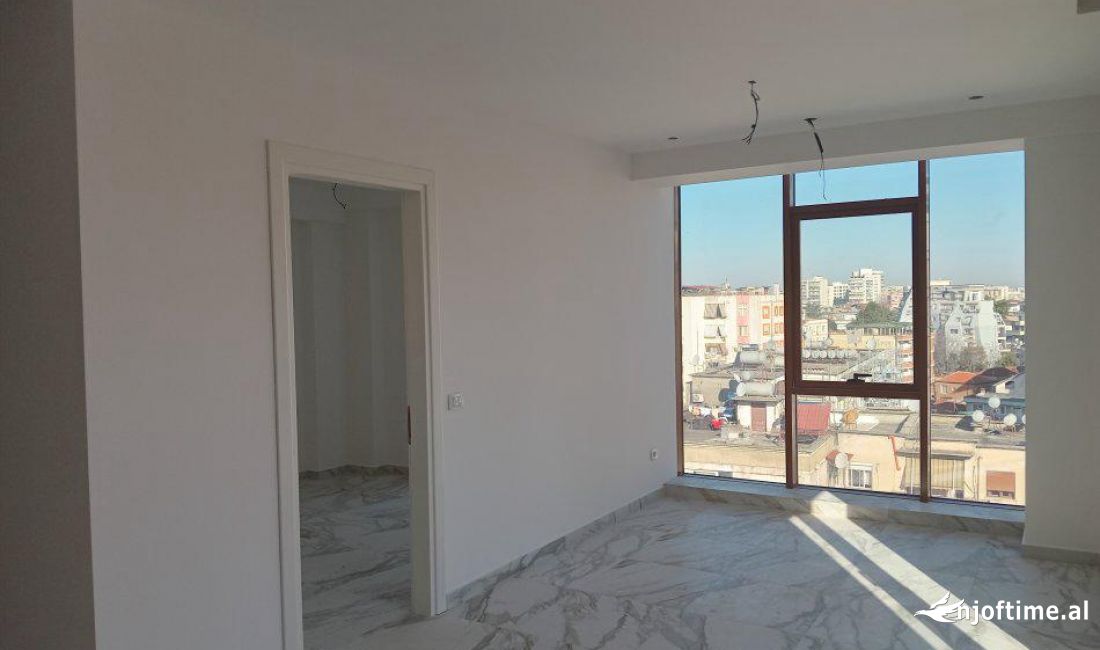 Qera Ambient Biznesi +1 Post Parkimi. Rr Kavajes (rruge Kryesore)