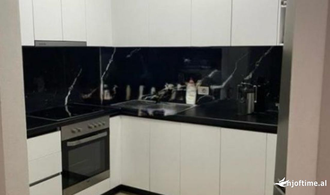 Appartamento in vendita a Tirana 1+1, Arredato