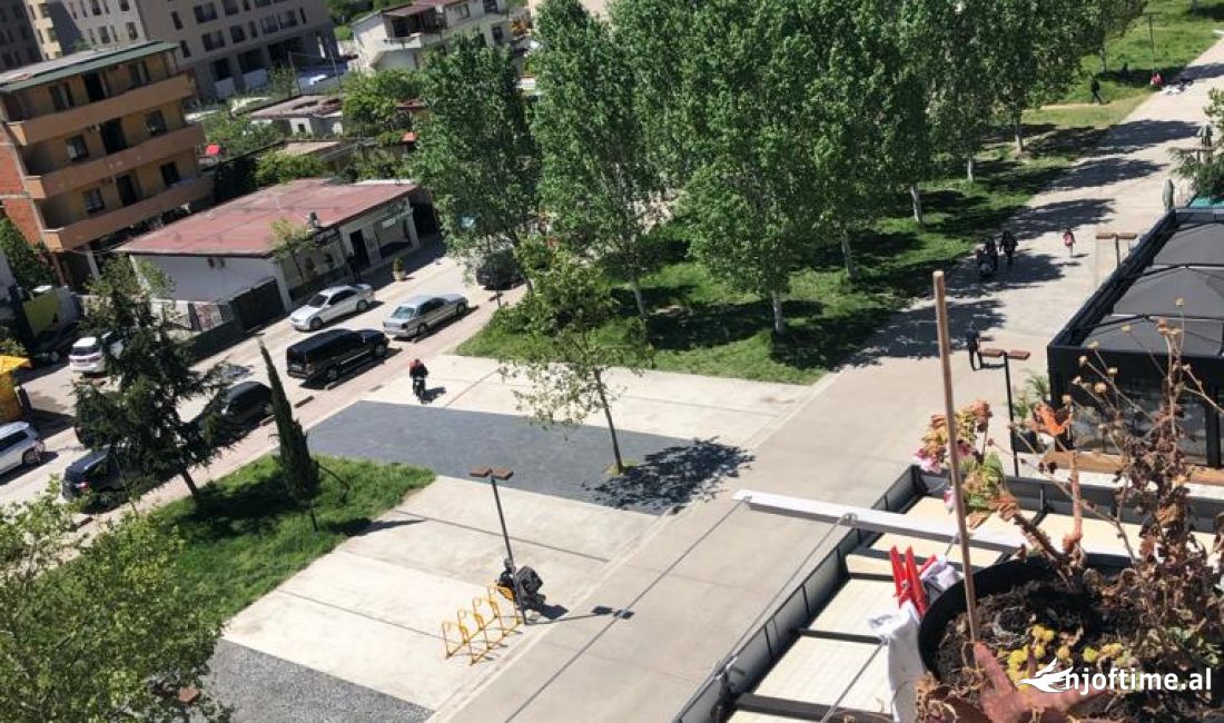 Appartamento in vendita a Tirana Garsoniere, SemiArredato