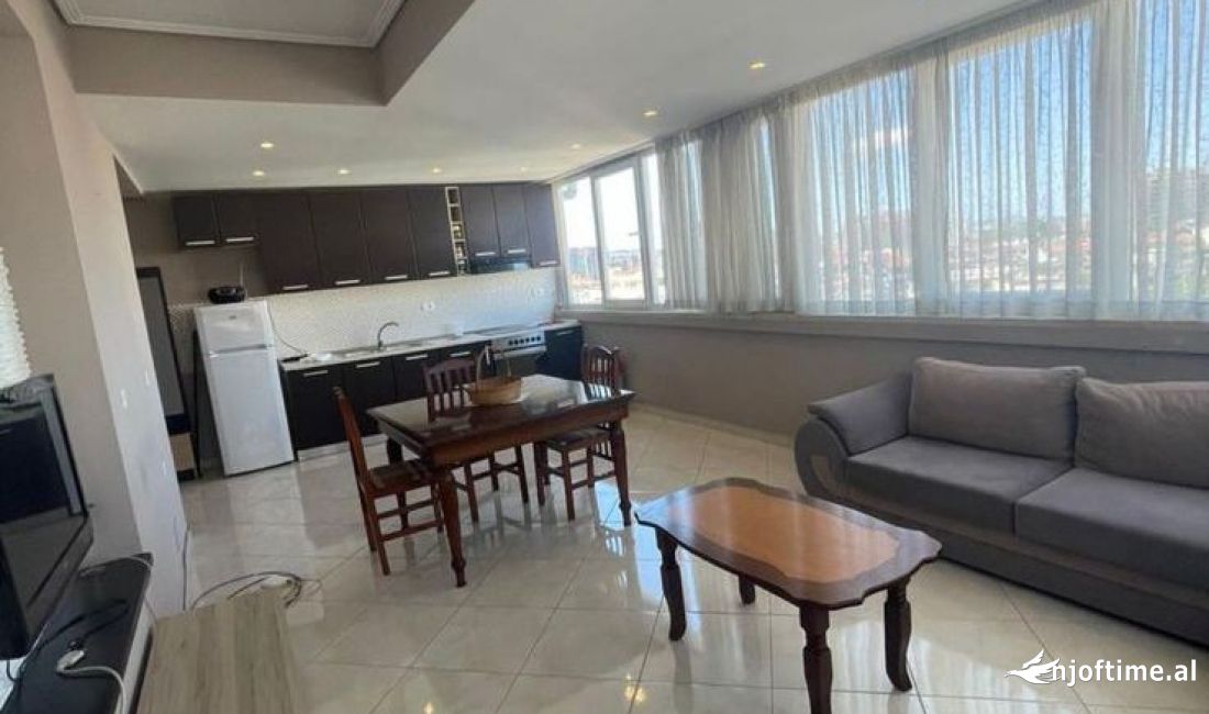 Appartamento in vendita a Tirana 2+1, Arredato