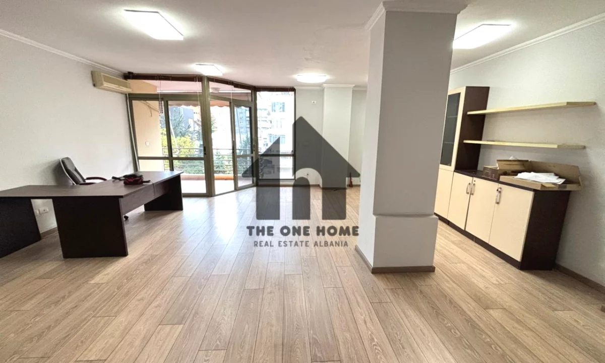 Appartamento in vendita a Tirana 2+1, Arredato