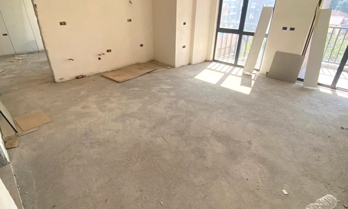 Shtepi ne shitje Apartament ne Tirane, 2+1, Mobilimi Bosh, pa mobiluar, Pagesa 240,000  Euro.