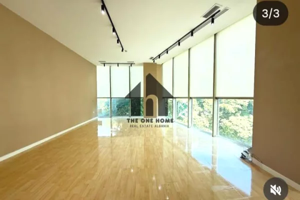 Ambient Biznesi Qera - Myslym Shyre / Rr Kryesore.