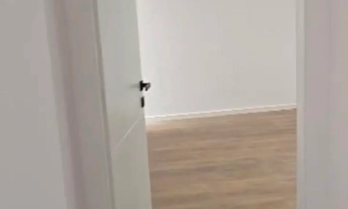 Shtepi ne shitje Apartament ne Tirane, 1+1, Mobilimi Bosh, pa mobiluar, Pagesa 115,000  Euro.