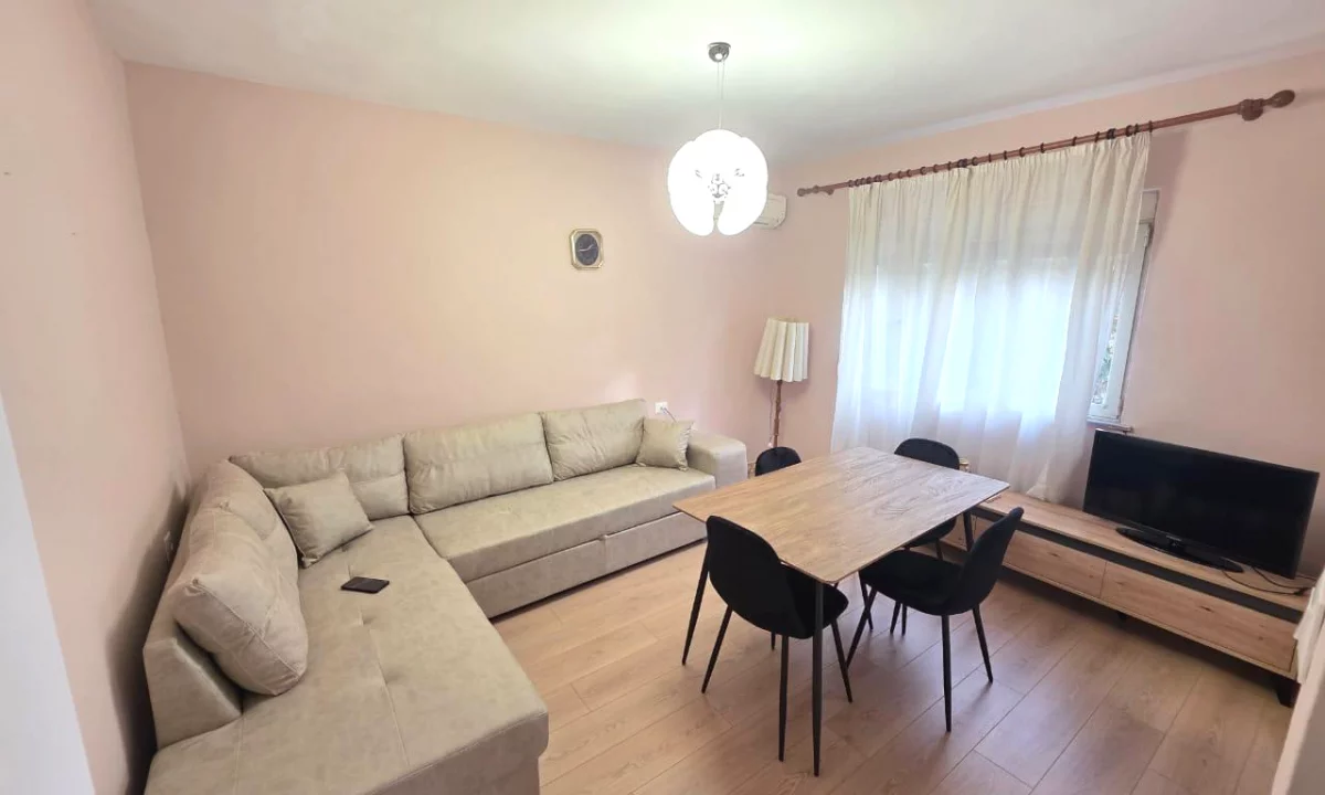Shtepi me qera Apartament ne Tirane, 1+1, Mobilimi E mobiluar, Pagesa 570  Euro.