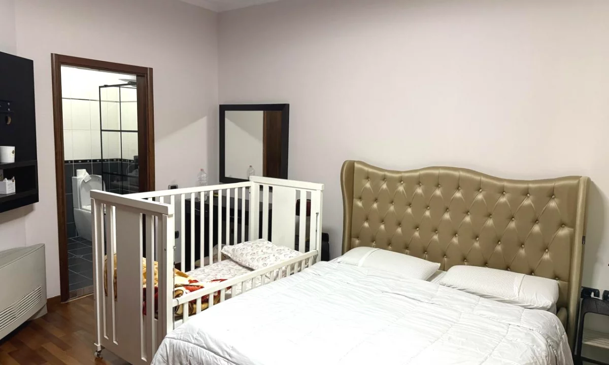 Shtepi me qera Apartament ne Tirane, 1+1, Mobilimi E mobiluar, Pagesa 380  Euro.