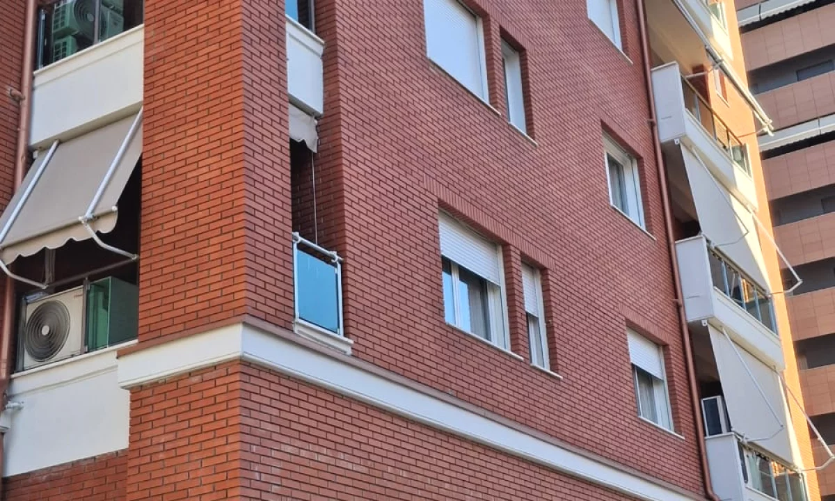Shtepi ne shitje Apartament ne Tirane, 1+1, Mobilimi E mobiluar, Pagesa 215,000  Euro.