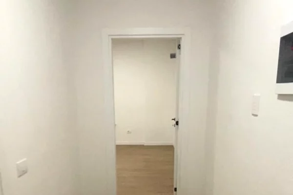 Casa in vendita Appartamento a Tirana, 2+1, Ambiente Vuoto, Pagamento 117,687,000  Leke.