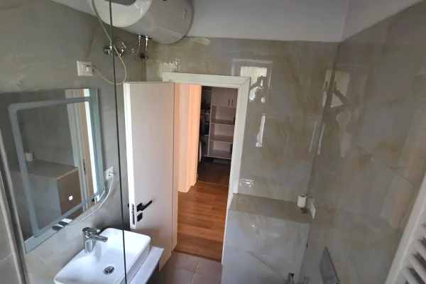 Shtepi me qera Apartament ne Tirane, 1+1, Mobilimi E mobiluar, Pagesa 65,000  Leke.