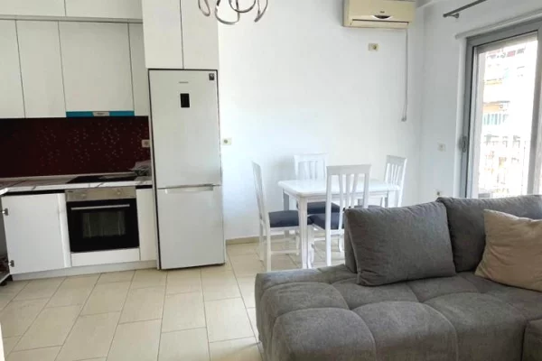Shtepi me qera Apartament ne Tirane, 1+1, Mobilimi E mobiluar, Pagesa 75,000  Leke.