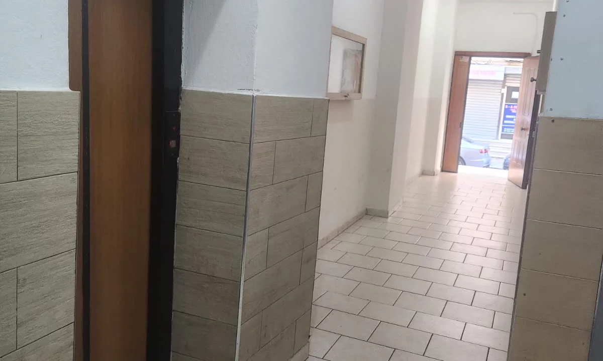 Shtepi me qera Apartament ne Tirane, Garsoniere, Mobilimi Bosh, pa mobiluar, Pagesa 500  Euro.