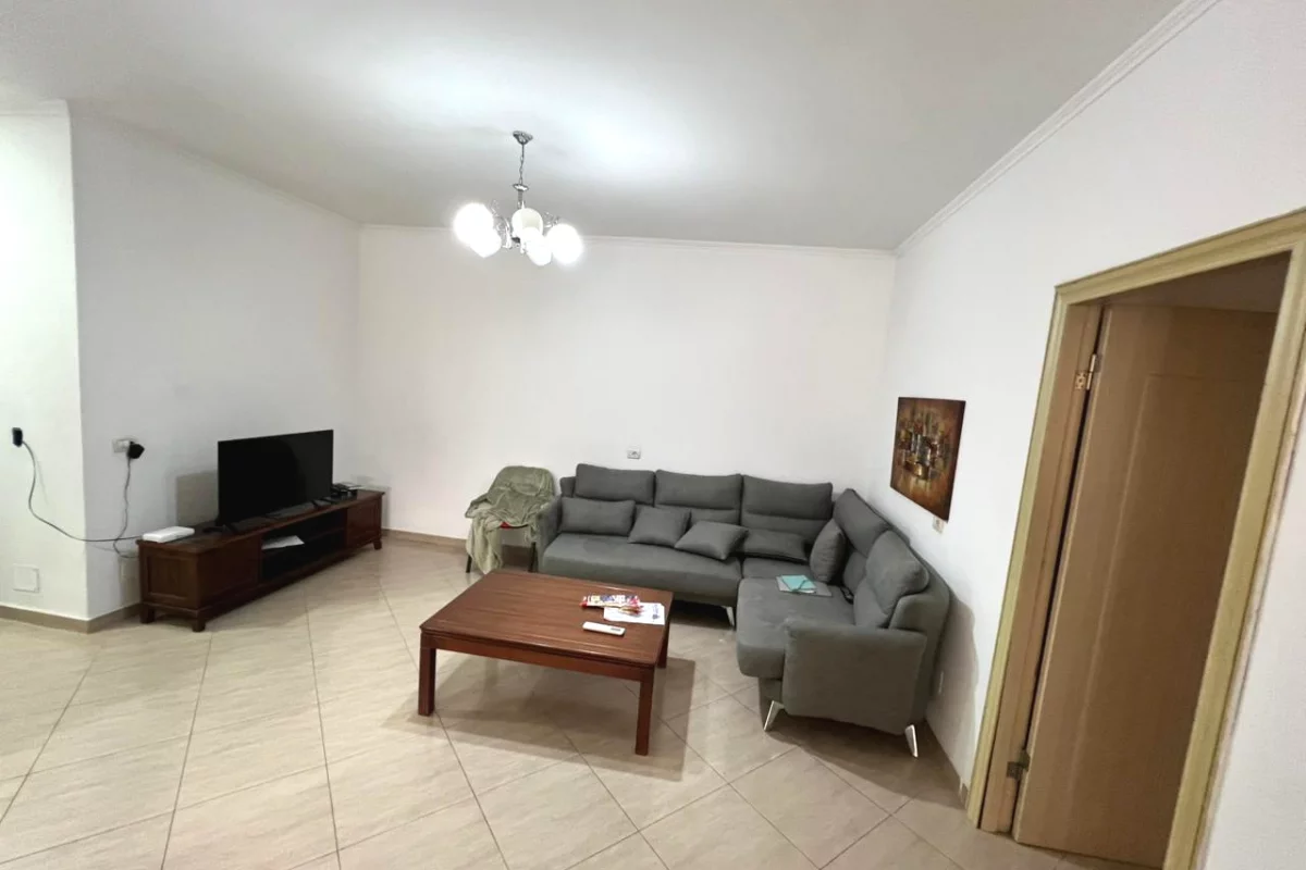 Shtepi ne shitje Apartament ne Tirane, 3+1, Mobilimi Pjeserisht e mobiluar, Pagesa 230,000  Euro.