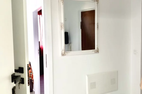 Shtepi me qera Apartament ne Tirane, Garsoniere, Mobilimi E mobiluar, Pagesa 30,000  Leke.