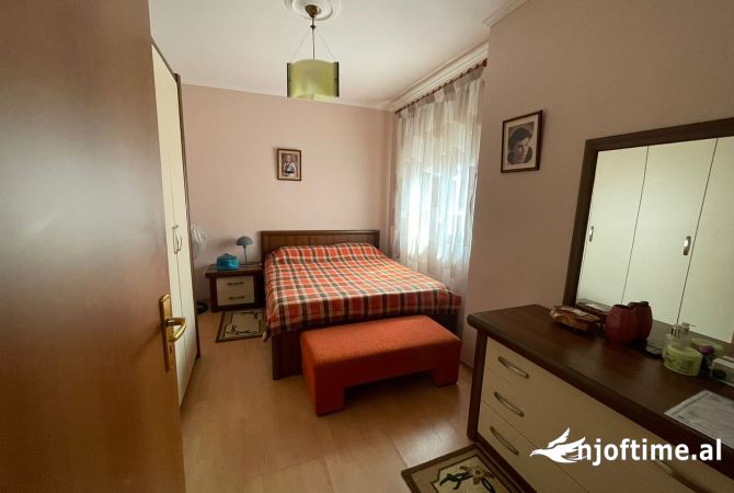 Shtepi ne shitje Apartament ne Tirane, 1+1, Mobilimi E mobiluar, Pagesa 148,000  Euro.