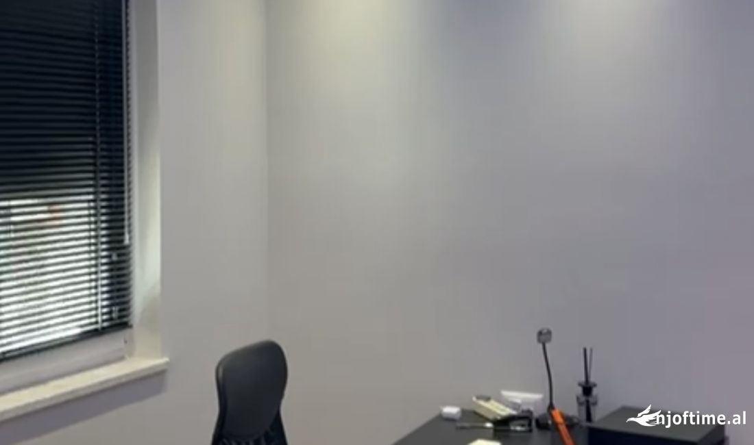 Ambient komercial per qira, Piazza