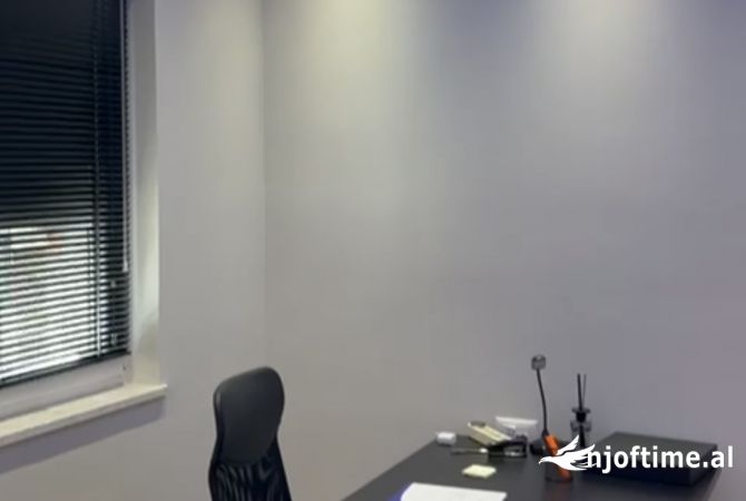 Ambiente Commerciale in Affitto 3+1 a Tirana - 900 Euro