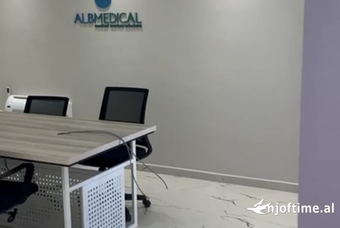 Ambiente Commerciale in Affitto 3+1 a Tirana - 900 Euro