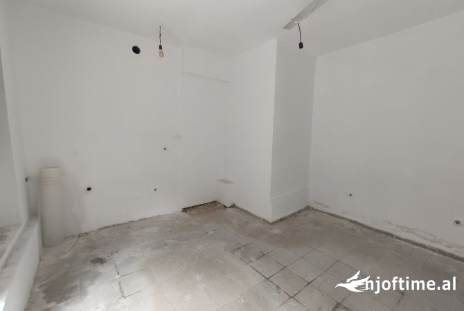 Ambiente Commerciale in Affitto 1+1 a Tirana - 450 Euro