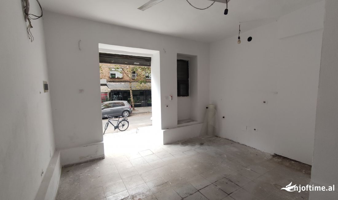 Njesi per shitje/qira, Rr Kongresi i Manastirit