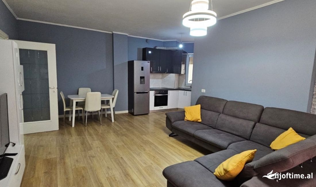 Shtepi ne shitje Apartament ne Tirane, 3+1, Mobilimi E mobiluar, Pagesa 252,000  Euro.