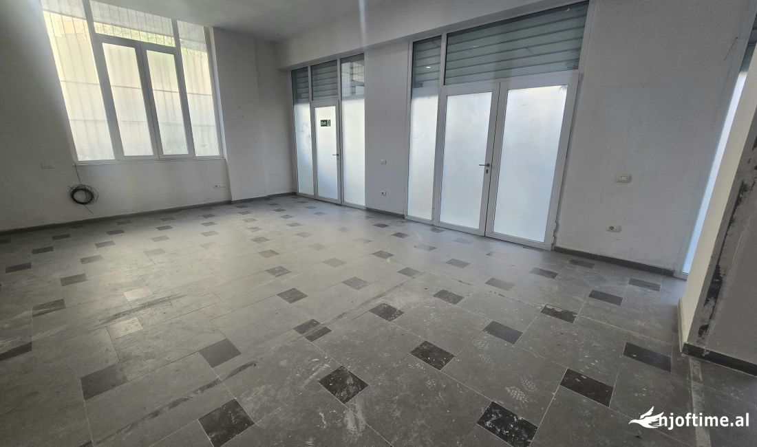 Ambient biznesi ne shitje, Ali Demi, super cmim