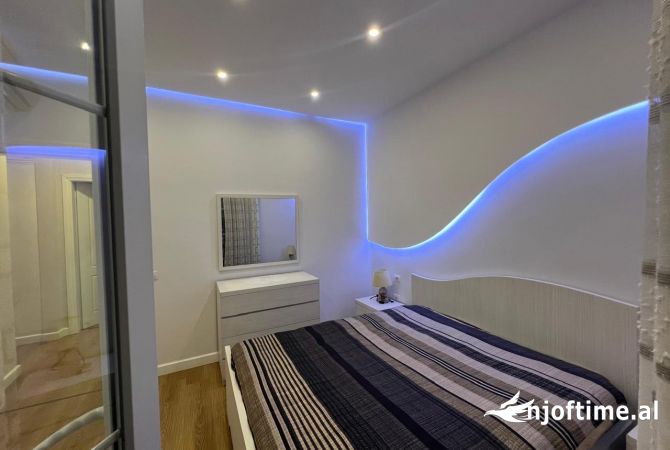 Shtepi ne shitje Apartament ne Tirane, 2+1, Mobilimi E mobiluar, Pagesa 165,000  Euro.
