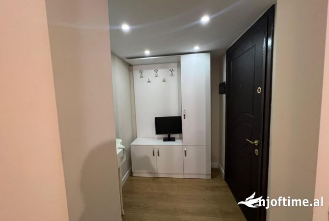 Shtepi ne shitje Apartament ne Tirane, 2+1, Mobilimi E mobiluar, Pagesa 165,000  Euro.