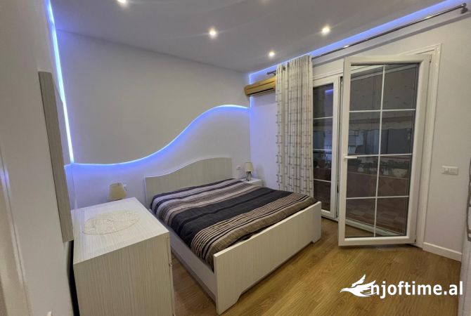 Shtepi ne shitje Apartament ne Tirane, 2+1, Mobilimi E mobiluar, Pagesa 165,000  Euro.