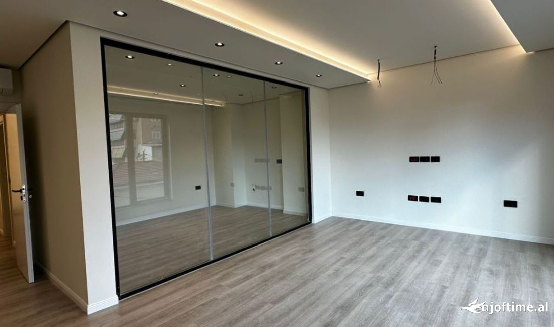 Ambient per qira, Myslym Shyri