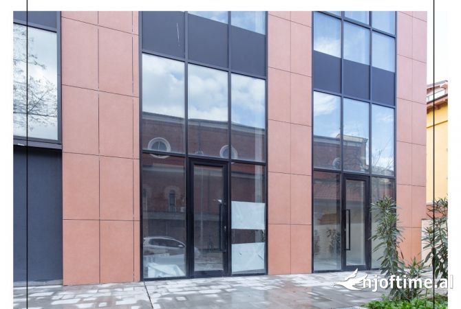 Ambiente Commerciale in Affitto 1+1 a Tirana - 3,500 Euro