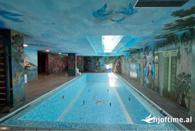 Ambiente Commerciale in Affitto 3+1 a Tirana - 4,000 Euro