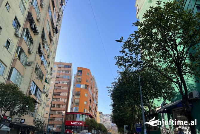 Ambiente Commerciale in Vendita 2+1 a Tirana - 30,000 Euro